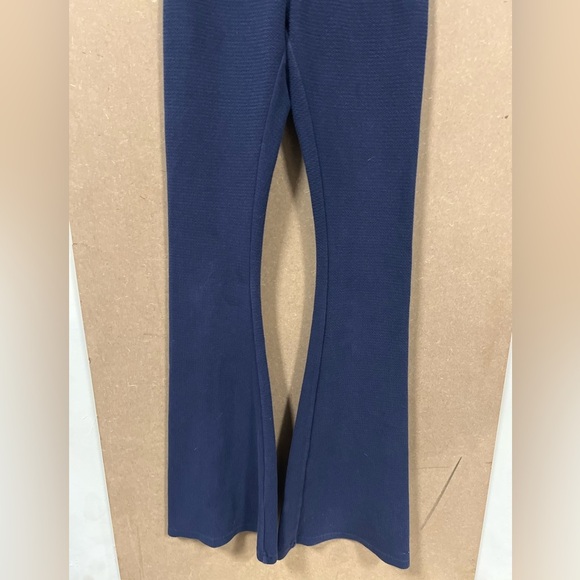 Offline by Aerie size XS dark blue flare pants with pockets on the back - Picture 2 of 11
